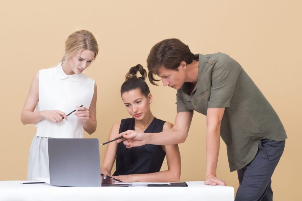 Systemisches Coaching im Gespräch - Mehr Führungsstärke durch Verletzlichkeit, Selbstreflexion und Kommunikation 3x2